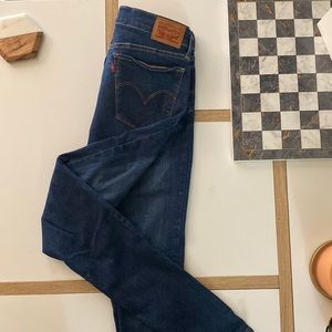 Levi super skinny dark wash